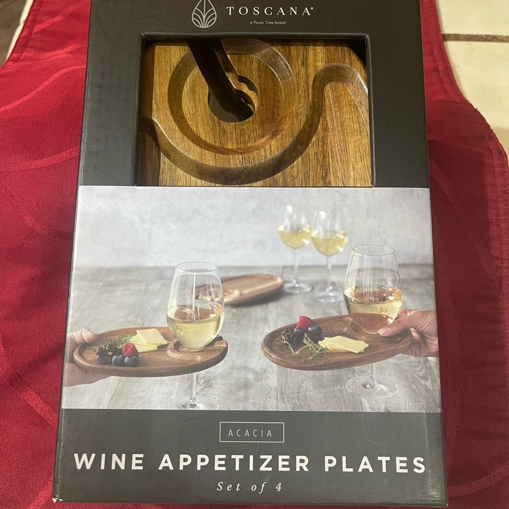 Acacia Wood Wine Appetizer Plates Set of 4. Brand New.